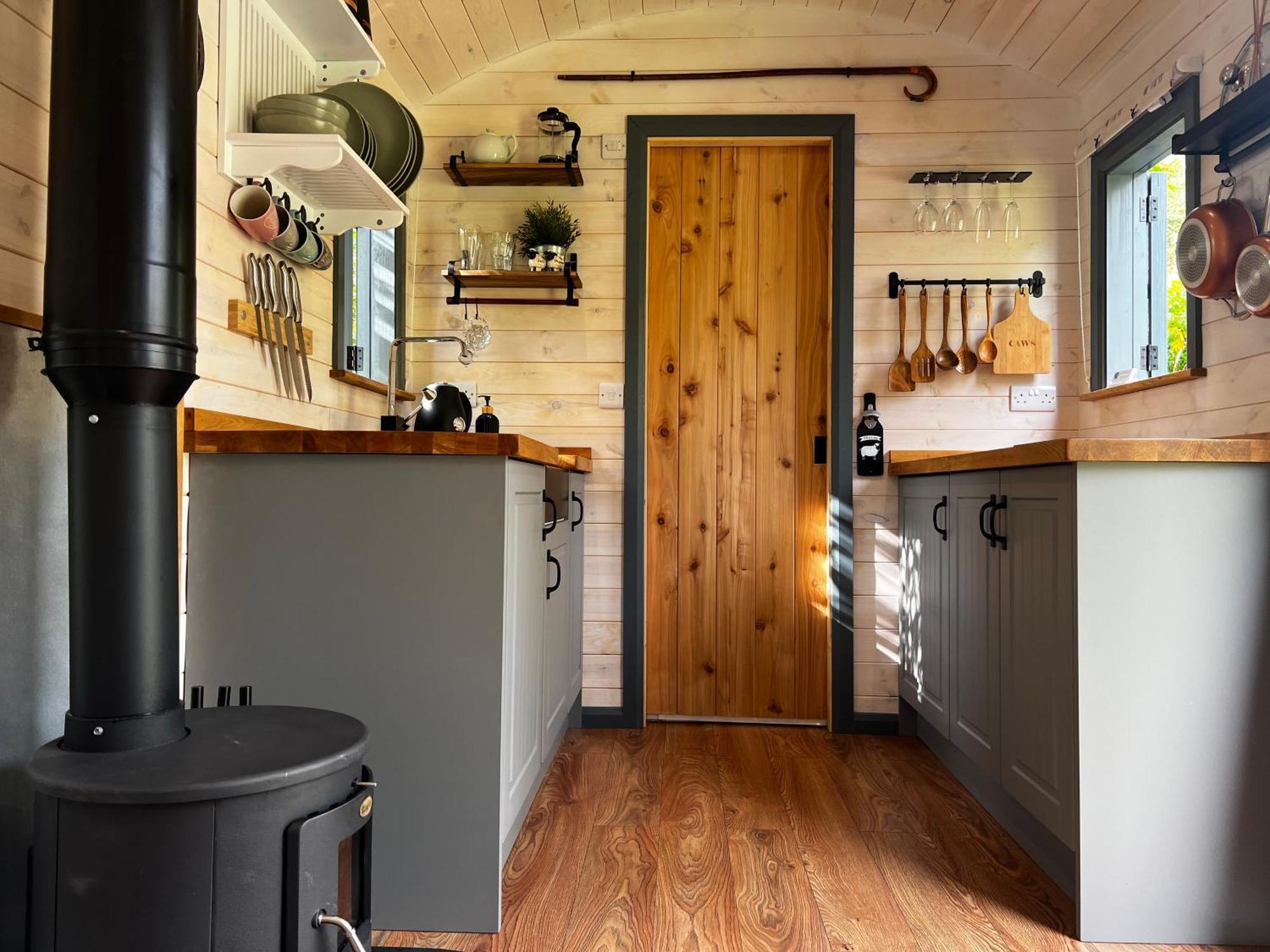 Mountain View Shepherd'S Hut For 2 Adults, 1 Dog Villa Llangoed ภายนอก รูปภาพ