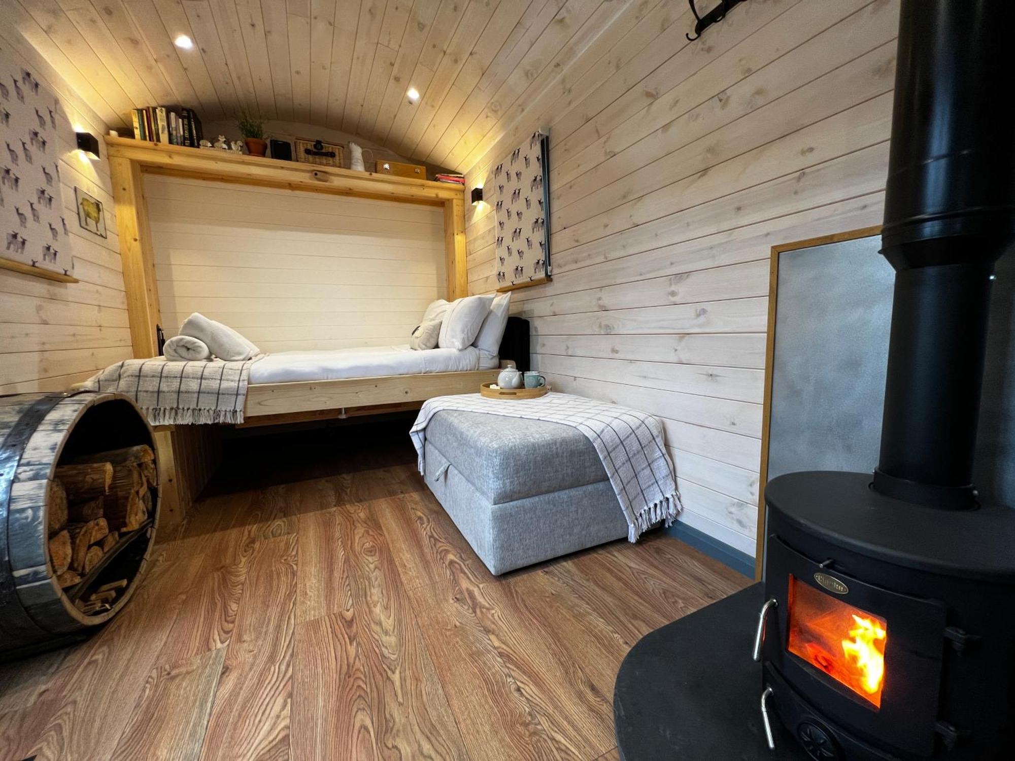Mountain View Shepherd'S Hut For 2 Adults, 1 Dog Villa Llangoed ภายนอก รูปภาพ