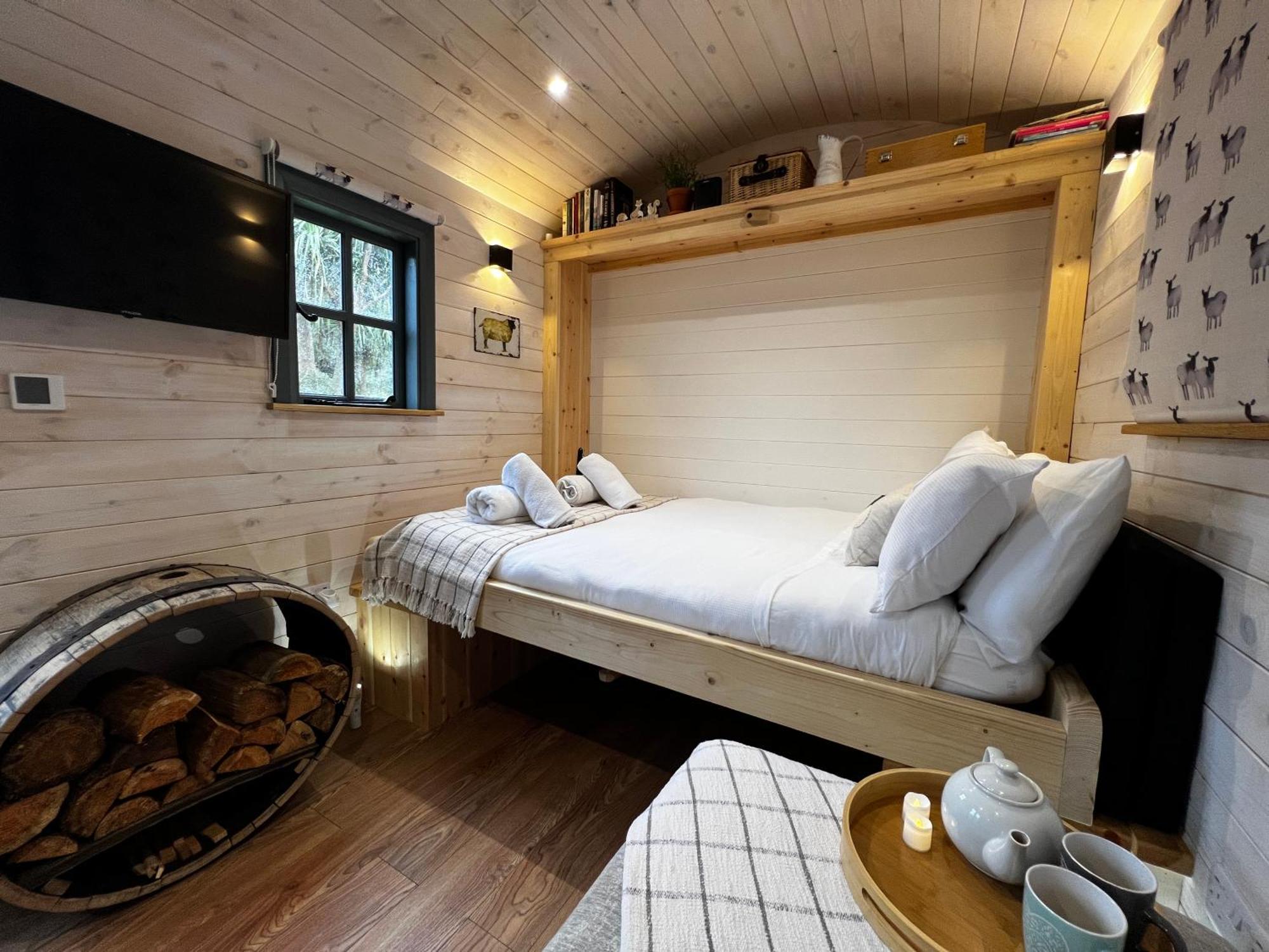 Mountain View Shepherd'S Hut For 2 Adults, 1 Dog Villa Llangoed ภายนอก รูปภาพ