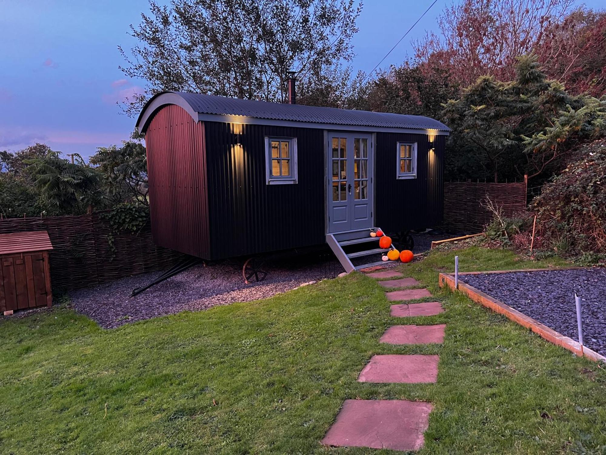 Mountain View Shepherd'S Hut For 2 Adults, 1 Dog Villa Llangoed ภายนอก รูปภาพ